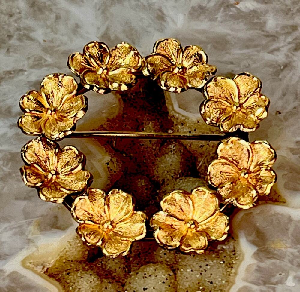 Vintage Wells 10K Gold Filled Bluebird Floral Wreath Brooch Pin